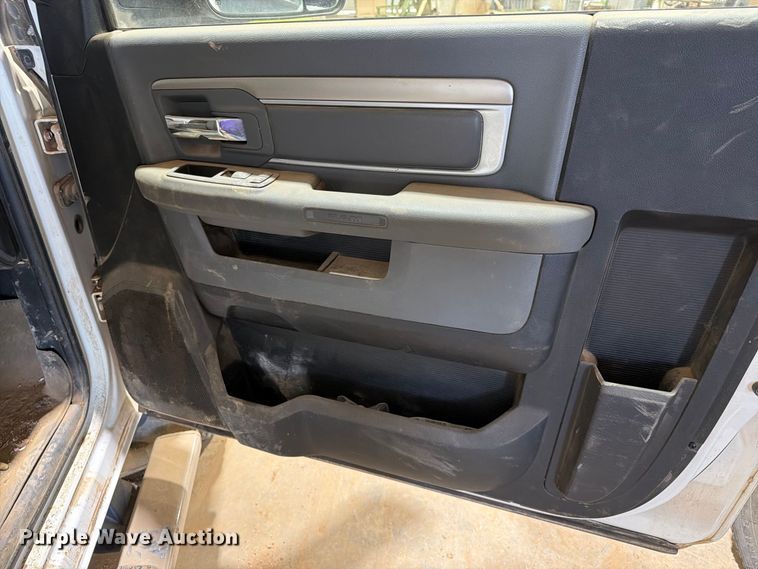 image for item ER1976 2014 RAM 3500 pickup truck