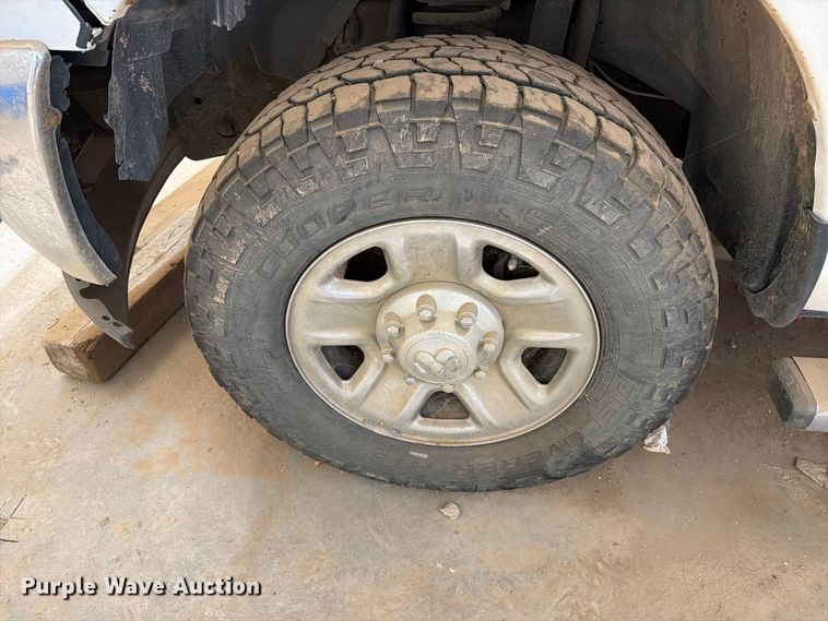 image for item ER1976 2014 RAM 3500 pickup truck