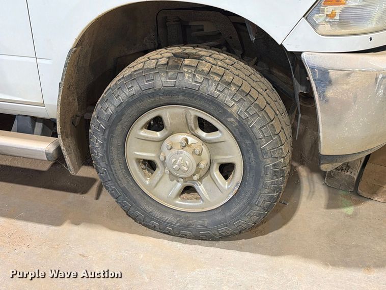 image for item ER1976 2014 RAM 3500 pickup truck