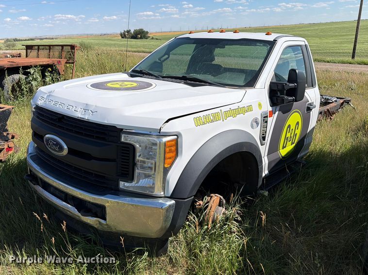 2017 Ford F550 Super Duty truck cab and chassis