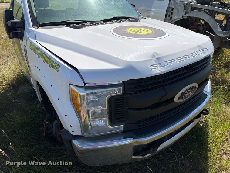 image for item ER1983 2017 Ford F550 Super Duty truck cab and chassis