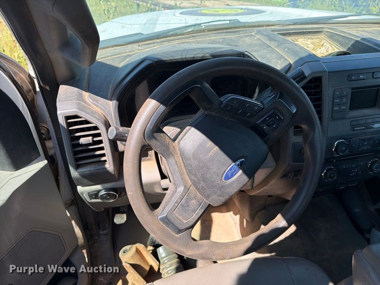 image for item ER1983 2017 Ford F550 Super Duty truck cab and chassis