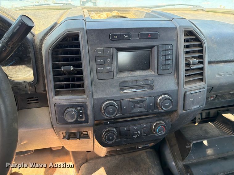 image for item ER1983 2017 Ford F550 Super Duty truck cab and chassis