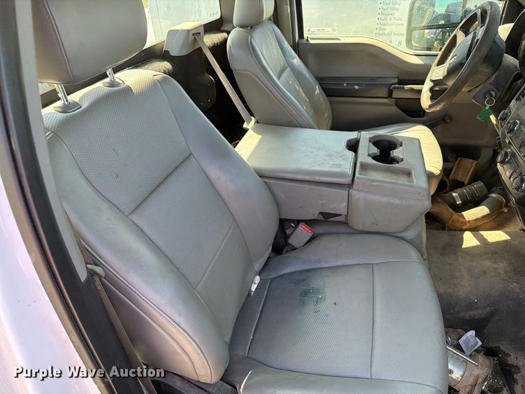 image for item ER1983 2017 Ford F550 Super Duty truck cab and chassis