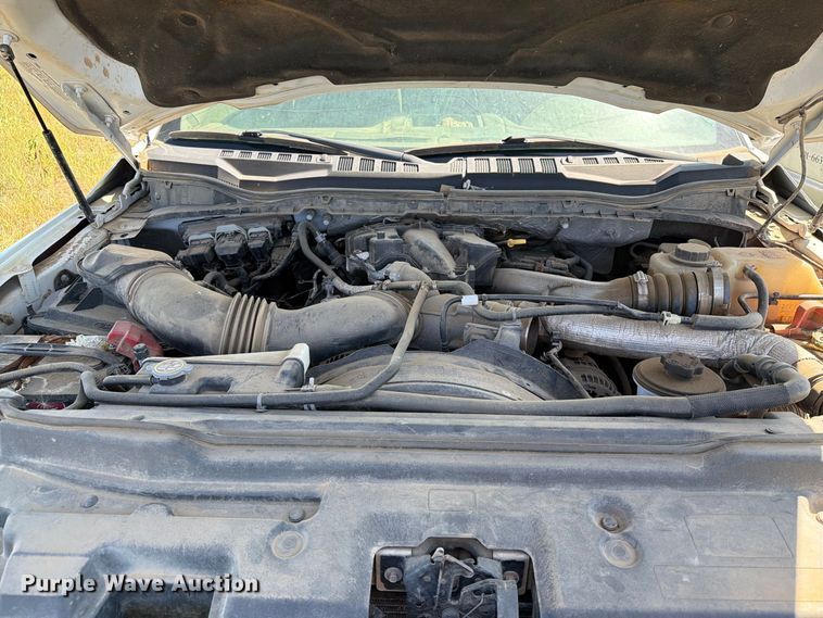image for item ER1983 2017 Ford F550 Super Duty truck cab and chassis