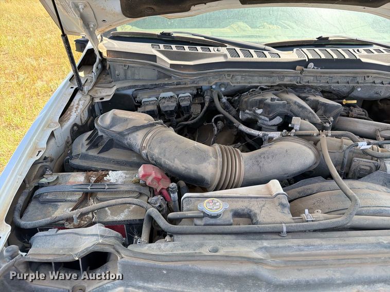 image for item ER1983 2017 Ford F550 Super Duty truck cab and chassis