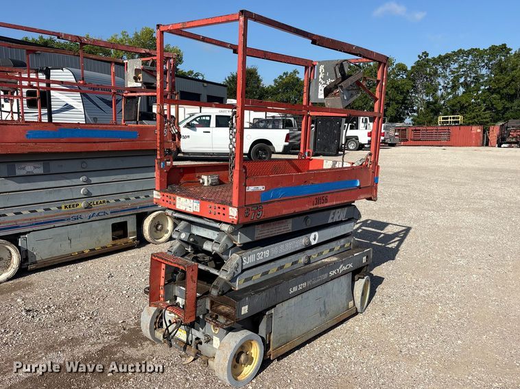 2013 Skyjack SJ-III 3219 scissor lift