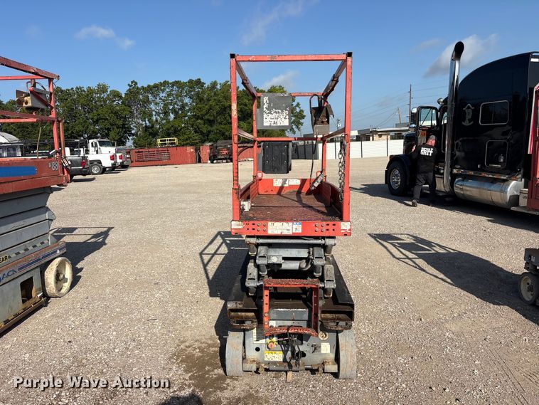 image for item ET0386 2013 Skyjack SJ-III 3219 scissor lift