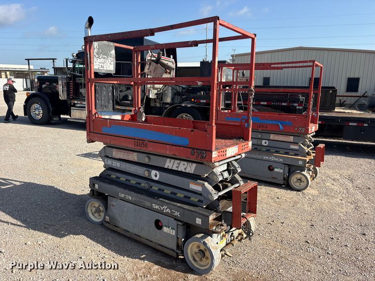 image for item ET0386 2013 Skyjack SJ-III 3219 scissor lift