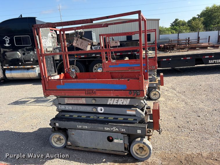 image for item ET0386 2013 Skyjack SJ-III 3219 scissor lift