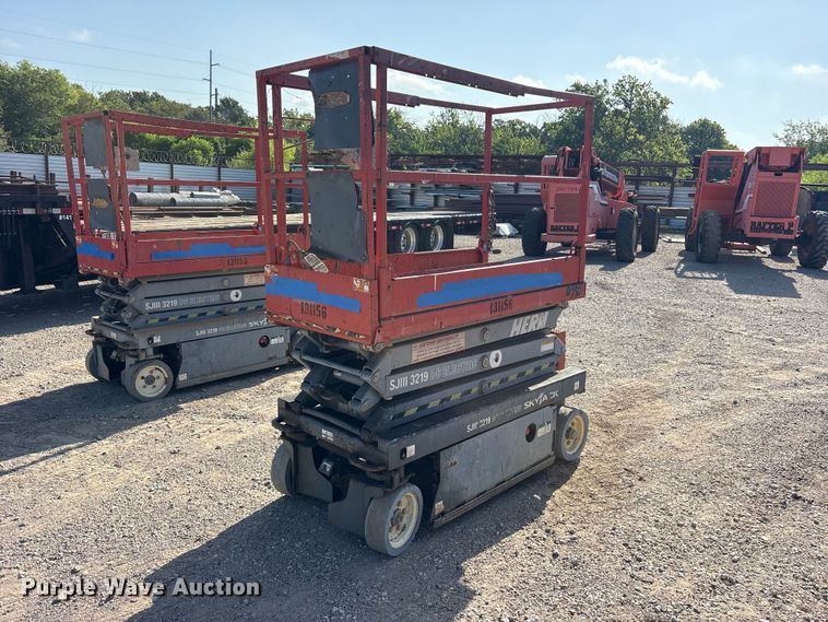 image for item ET0386 2013 Skyjack SJ-III 3219 scissor lift