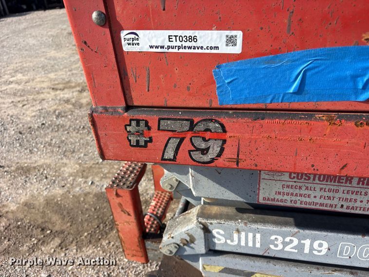 image for item ET0386 2013 Skyjack SJ-III 3219 scissor lift
