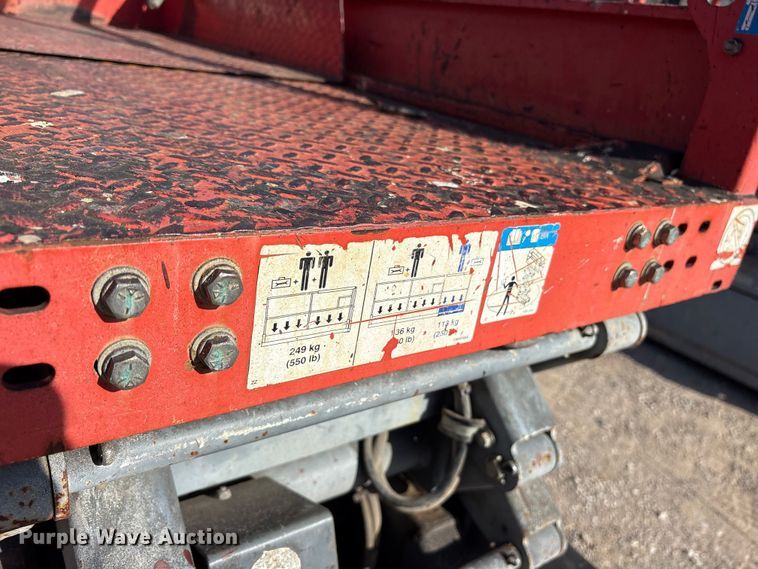 image for item ET0386 2013 Skyjack SJ-III 3219 scissor lift