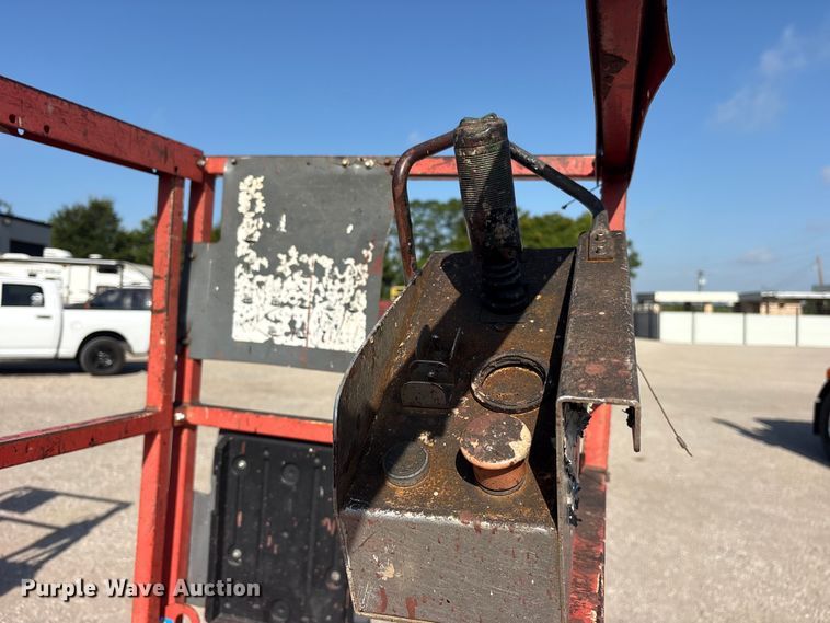 image for item ET0386 2013 Skyjack SJ-III 3219 scissor lift