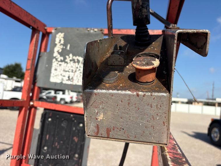 image for item ET0386 2013 Skyjack SJ-III 3219 scissor lift
