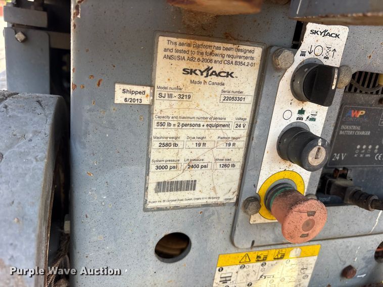 image for item ET0386 2013 Skyjack SJ-III 3219 scissor lift