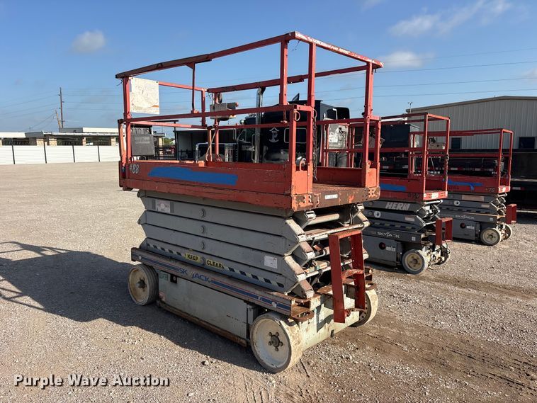 image for item ET0387 2008 Skytrack SJ4632 scissor lift