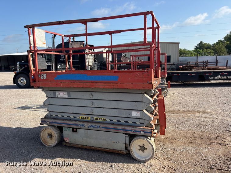 image for item ET0387 2008 Skytrack SJ4632 scissor lift