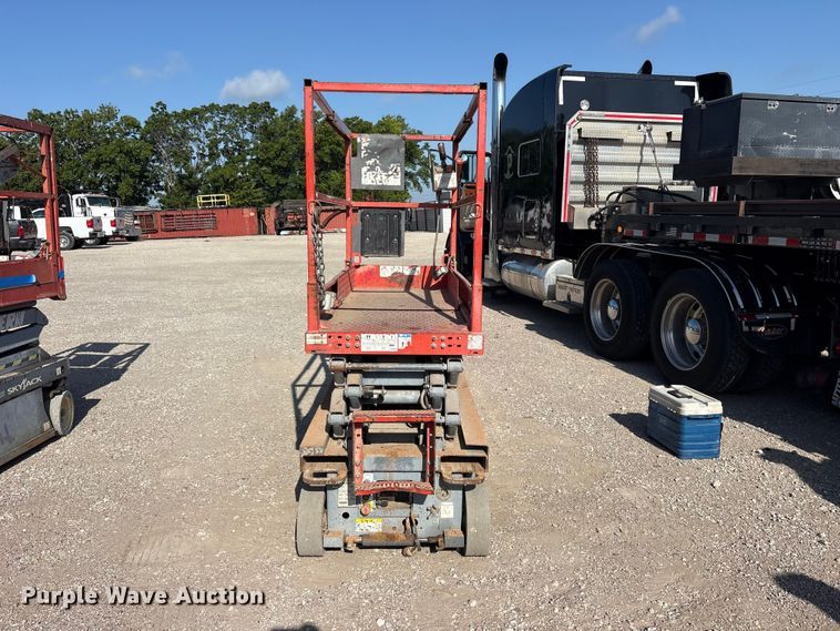 image for item ET0388 2013 Skyjack SJIII 3219 scissor lift