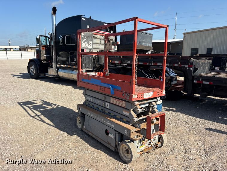 image for item ET0388 2013 Skyjack SJIII 3219 scissor lift