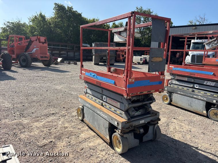 image for item ET0388 2013 Skyjack SJIII 3219 scissor lift