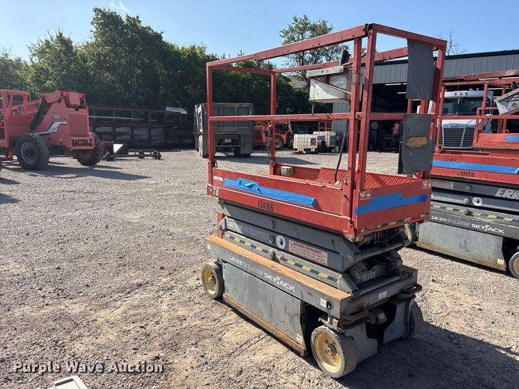 image for item ET0388 2013 Skyjack SJIII 3219 scissor lift
