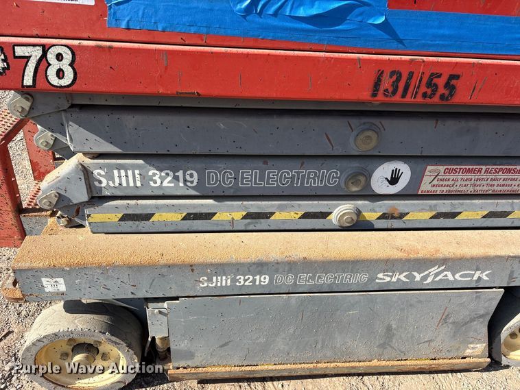 image for item ET0388 2013 Skyjack SJIII 3219 scissor lift