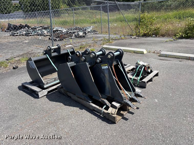 image for item ET0585 CNH Industrial CNH33.37 excavator attachments