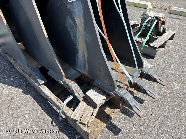 image for item ET0585 CNH Industrial CNH33.37 excavator attachments