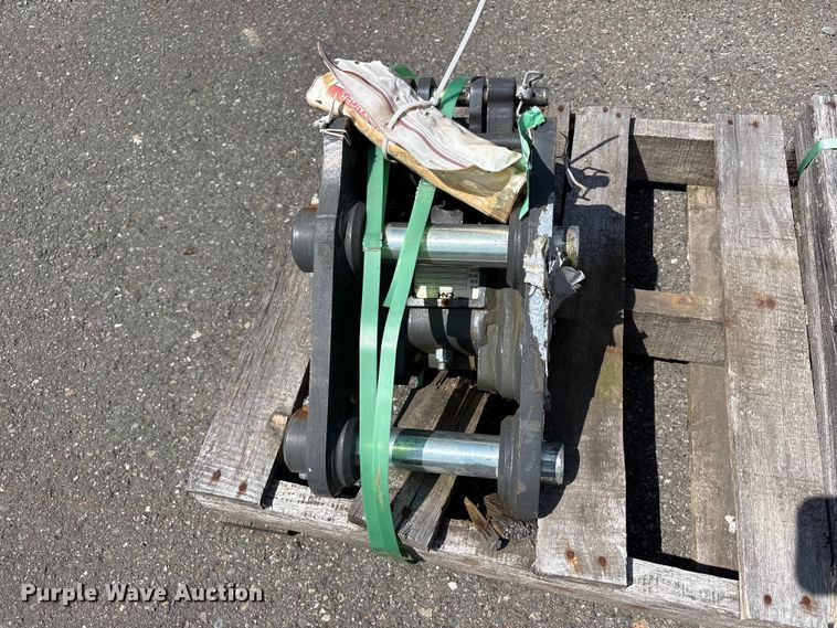 image for item ET0585 CNH Industrial CNH33.37 excavator attachments