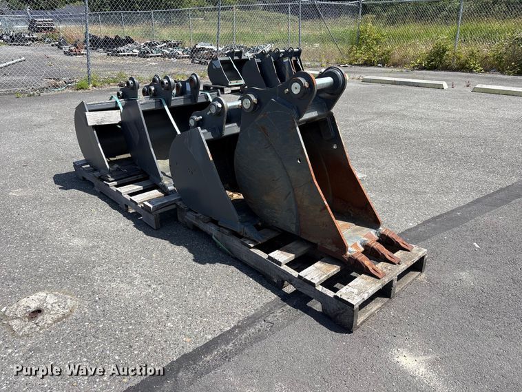 image for item ET0586 CNH Industrial excavator attachments