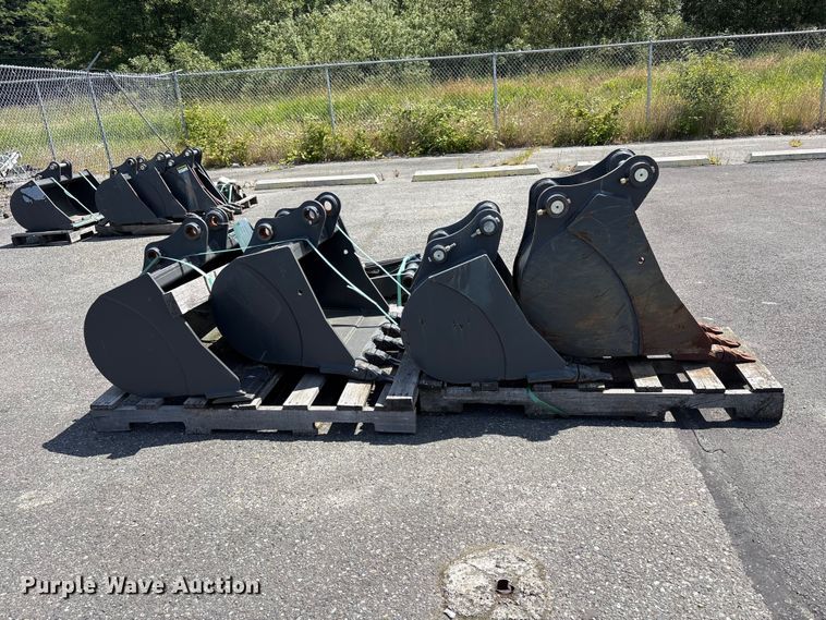 image for item ET0586 CNH Industrial excavator attachments