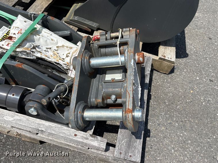 image for item ET0586 CNH Industrial excavator attachments