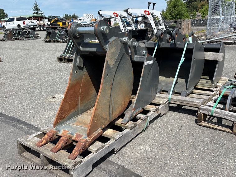 image for item ET0586 CNH Industrial excavator attachments