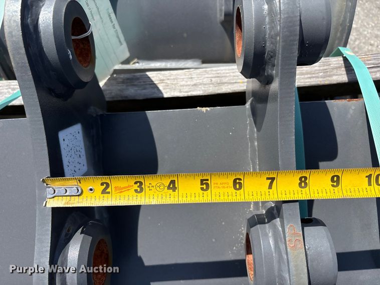 image for item ET0586 CNH Industrial excavator attachments