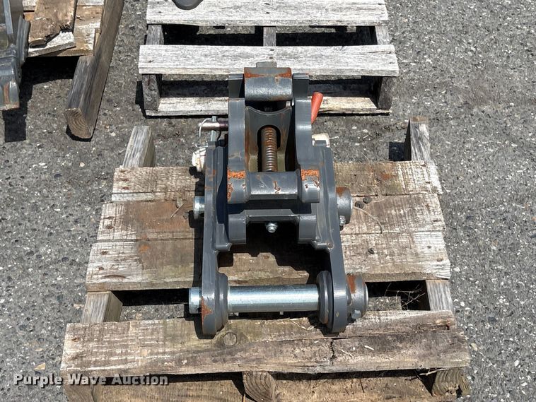 image for item ET0588 CNH Industrial CNH33.37 excavator attachments