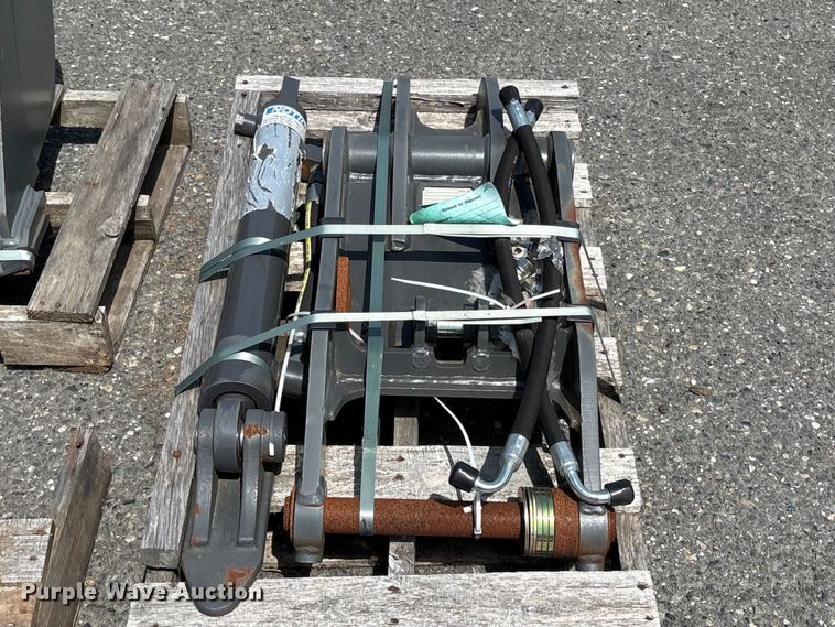 image for item ET0588 CNH Industrial CNH33.37 excavator attachments