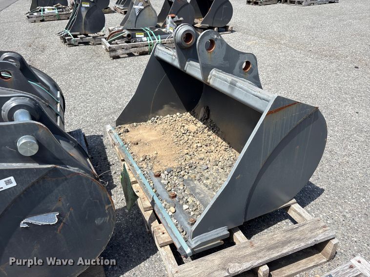 image for item ET0588 CNH Industrial CNH33.37 excavator attachments