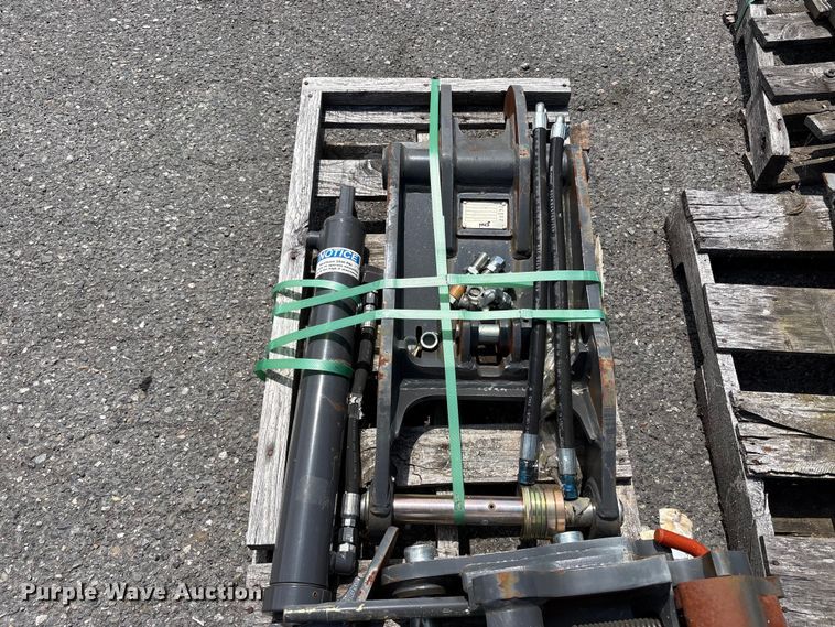 image for item ET0589 CNH Industrial CNH33.37 excavator attachments