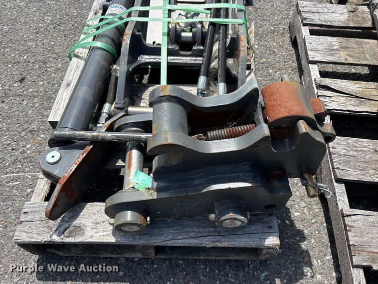 image for item ET0589 CNH Industrial CNH33.37 excavator attachments