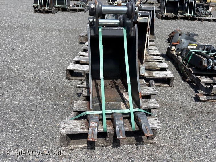 image for item ET0589 CNH Industrial CNH33.37 excavator attachments