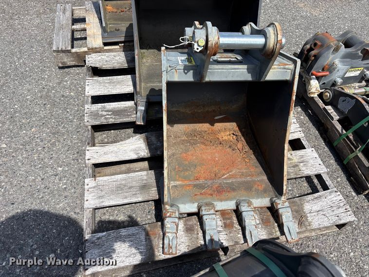 image for item ET0589 CNH Industrial CNH33.37 excavator attachments