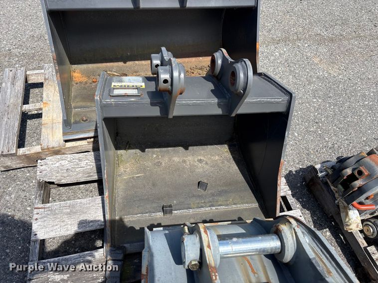 image for item ET0589 CNH Industrial CNH33.37 excavator attachments