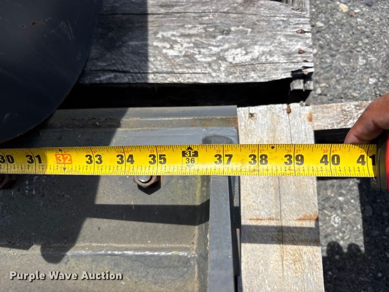 image for item ET0589 CNH Industrial CNH33.37 excavator attachments
