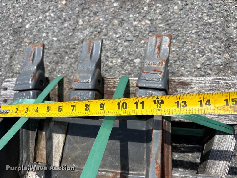 image for item ET0589 CNH Industrial CNH33.37 excavator attachments