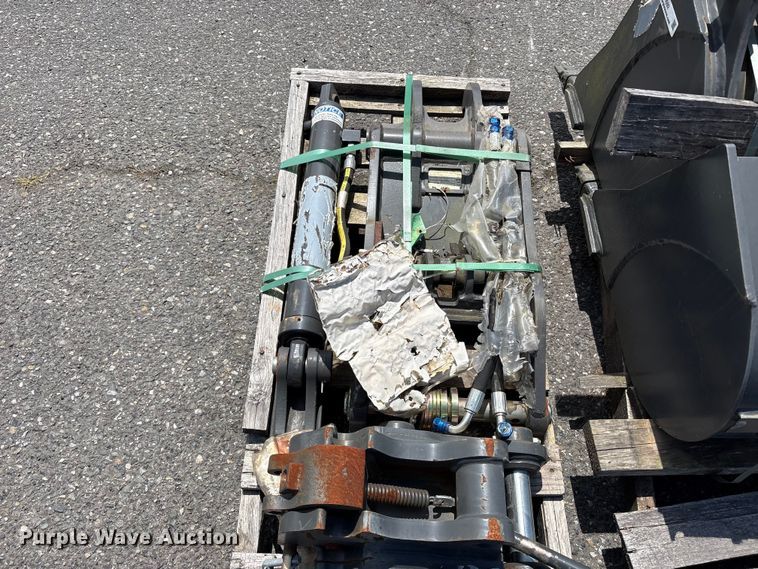 image for item ET0592 CNH Industrial CNH33.37 excavator attachments