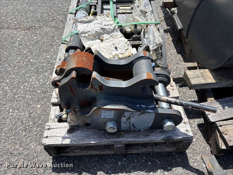 image for item ET0592 CNH Industrial CNH33.37 excavator attachments