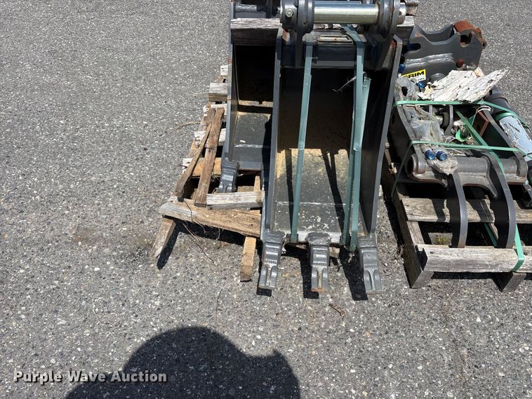 image for item ET0592 CNH Industrial CNH33.37 excavator attachments