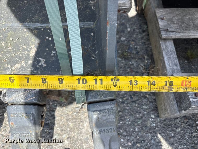 image for item ET0592 CNH Industrial CNH33.37 excavator attachments