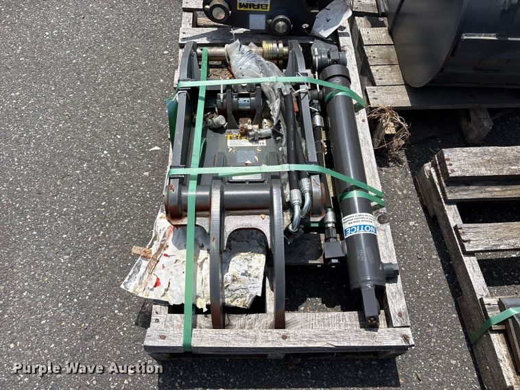 image for item ET0594 CNH Industrial CNH33.37 excavator attachments